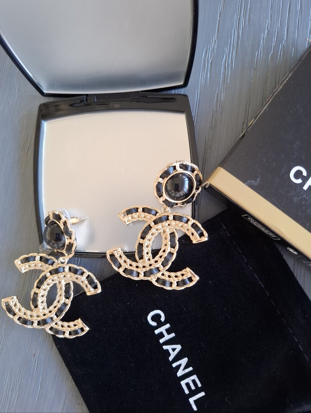 Auth.Chanel Earr/mirror Set
